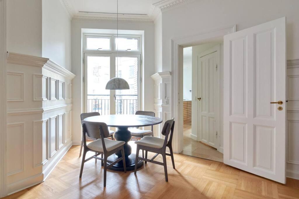 Spacious 3 Bedroom Manor Flat Next To Tivoli Copenhague Exterior foto