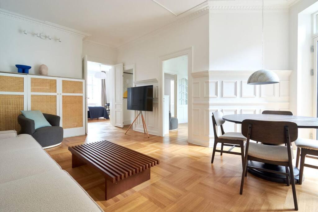 Spacious 3 Bedroom Manor Flat Next To Tivoli Copenhague Exterior foto